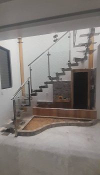 Escaleras flotante en acero inoxidable con vidrio templado