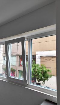 Ventana termoacustica europea en pvc sistema oscilobatiente